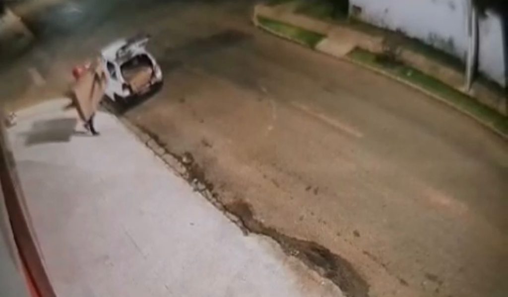 Imagem da câmera de segurança cedida pela Força Tática