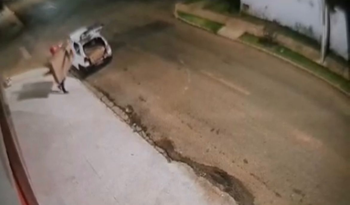 Imagem da câmera de segurança cedida pela Força Tática