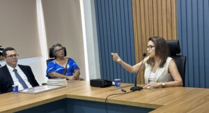 Alunas de Jornalismo participam de roda de conversa com Luzimar Collares durante Festival Literário
