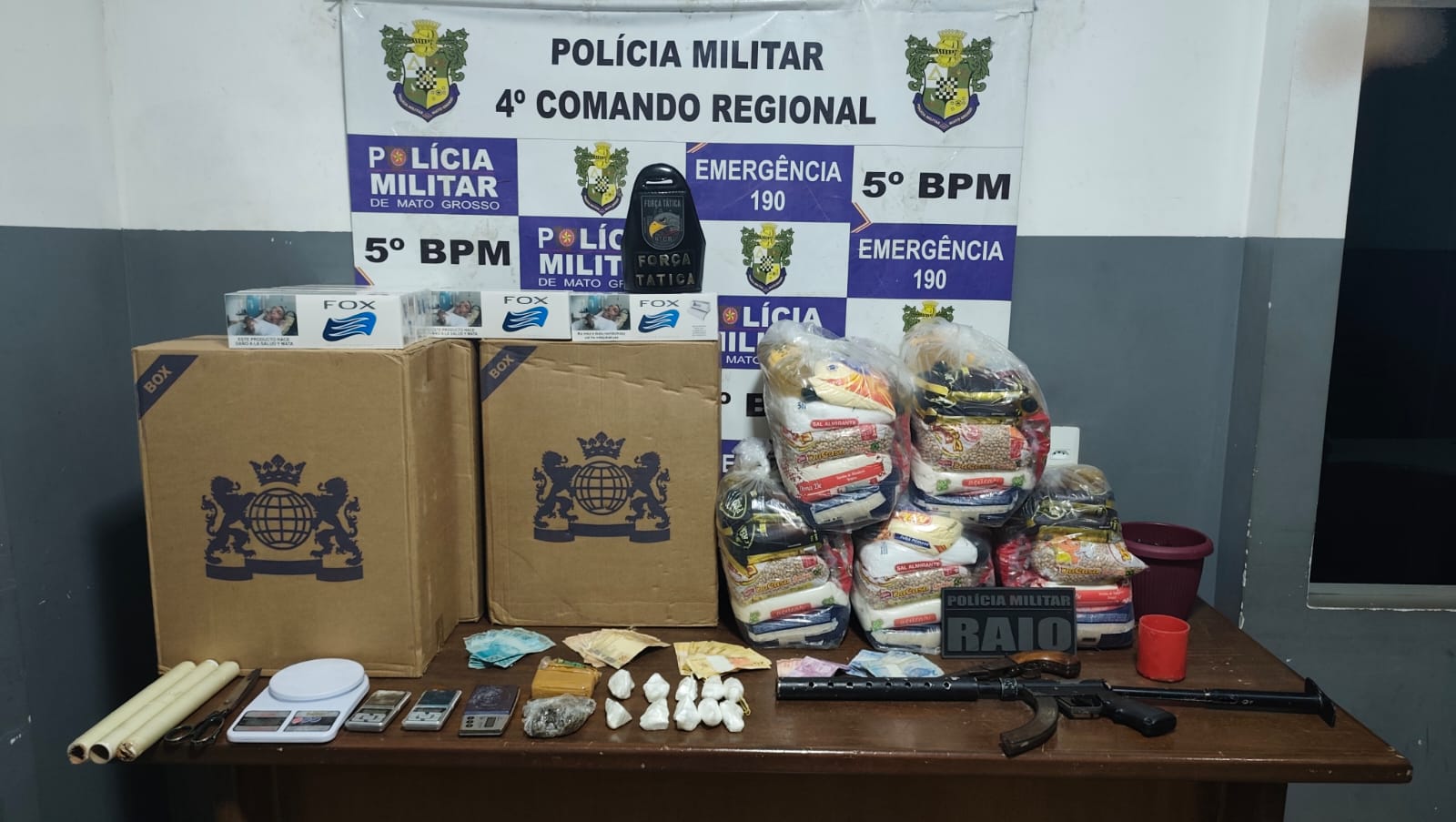 Homem é preso com drogas, armas e cigarros contrabandeados em operação da Força Tática