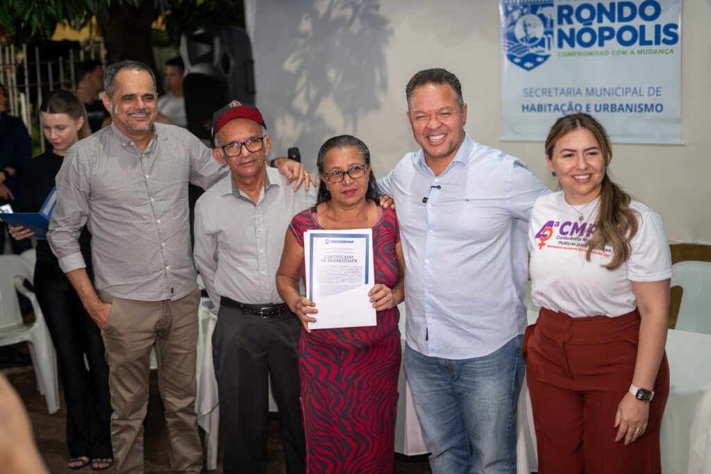 Secretaria de Habitação junto com a Prefeitura entrega títulos definitivos para moradores da Vila Poroxo