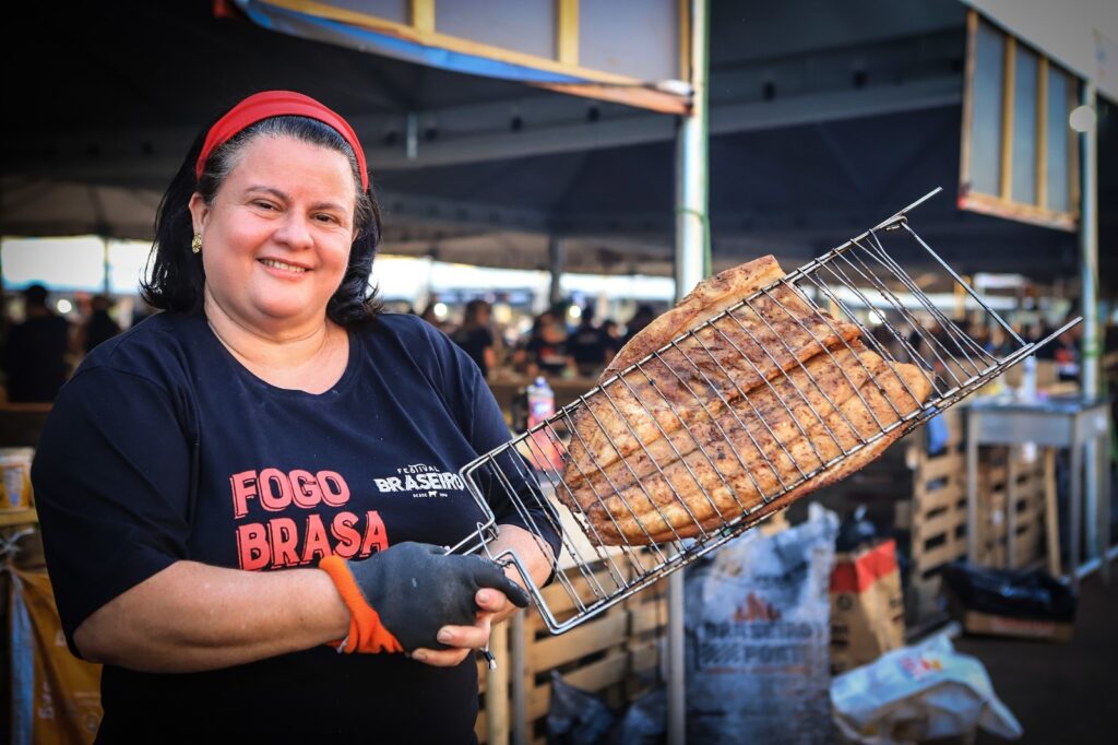 estival Braseiro, realizada neste sábado (06), em Rondonópolis. O evento, que já se consolidou como o maior do gênero no país totalmente beneficente, reuniu mais de 7 mil pessoas