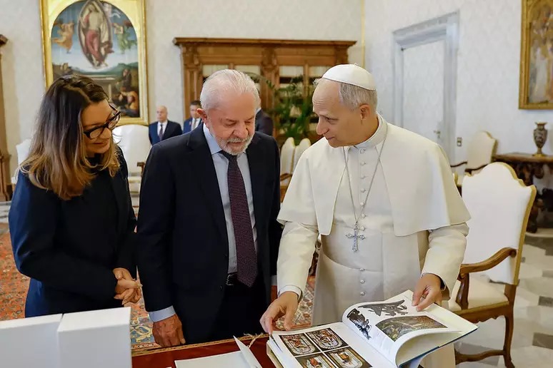 Lula discute fé e desigualdade em encontro com Papa Leão XIV no Vaticano
