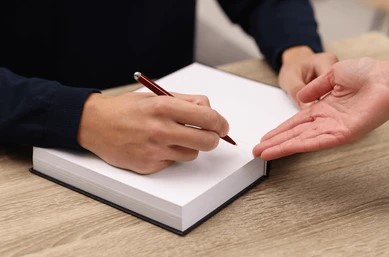 Lançamento do livro “Crônicas de uma Depressão Mal Resolvida” chega a Rondonópolis