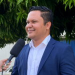 O professor Everton Neves foi anunciado como apresentador da nova fase do programa "Educação em Ação", da TV Web Regional MT. A atração vai abordar temas relacionados à educação, pesquisa, inovação e projetos desenvolvidos em instituições de ensino de Mato Grosso.