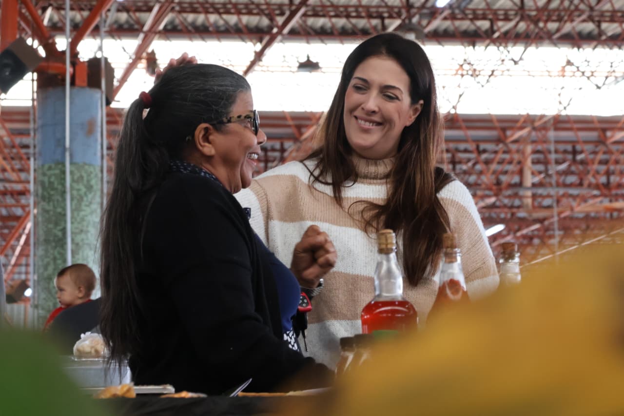 Dra. Luciana Horta ouve feirantes e discute melhorias para fortalecer o comércio local